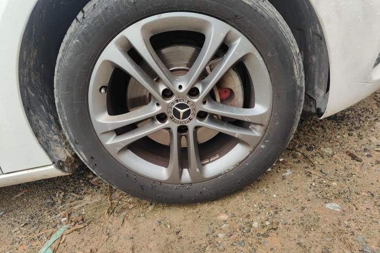 Used Mercedes-Benz A-Class 2019 A 200 L Right Front Wheel Hub