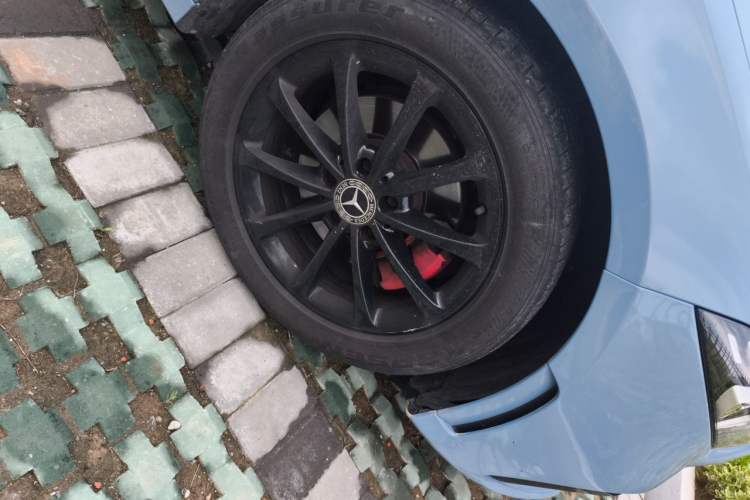 Used Mercedes-Benz A-Class 2019 A 200 L Sport Sedan Right Front Wheel Hub