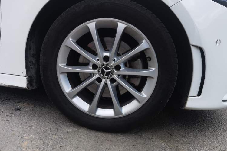 Used Mercedes-Benz A-Class 2019 A 200 L Sport Sedan Right Front Wheel Hub