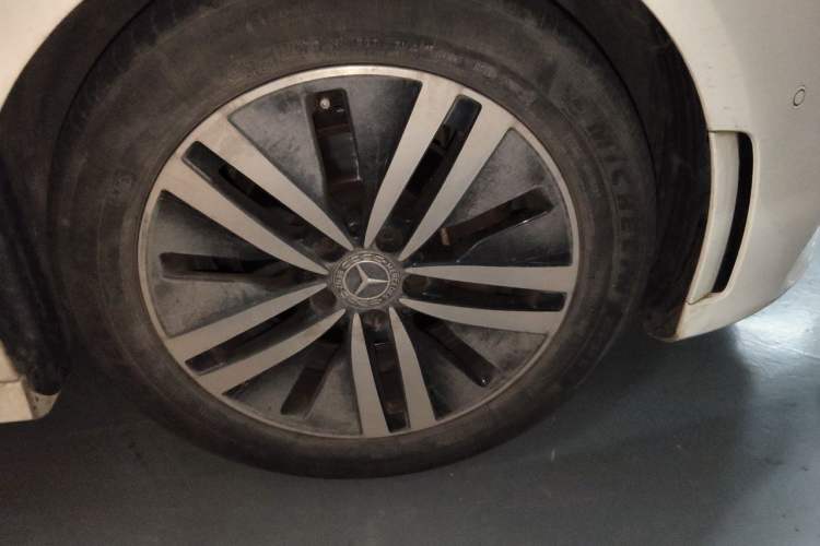 Used Mercedes-Benz A-Class 2019 A 180 L Sport Sedan Right Front Wheel Hub