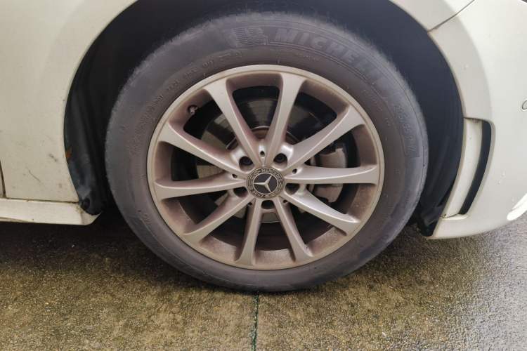 Used Mercedes-Benz A-Class 2019 A 200 L Sport Sedan Right Front Wheel Hub