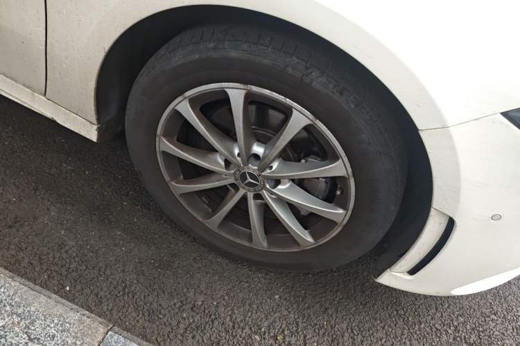 Used Mercedes-Benz A-Class 2019 Restyled A 200 L Sport Sedan Right Front Wheel Hub