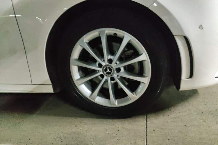 Used Mercedes-Benz A-Class 2019 A 200 L Sport Sedan Right Front Wheel Hub