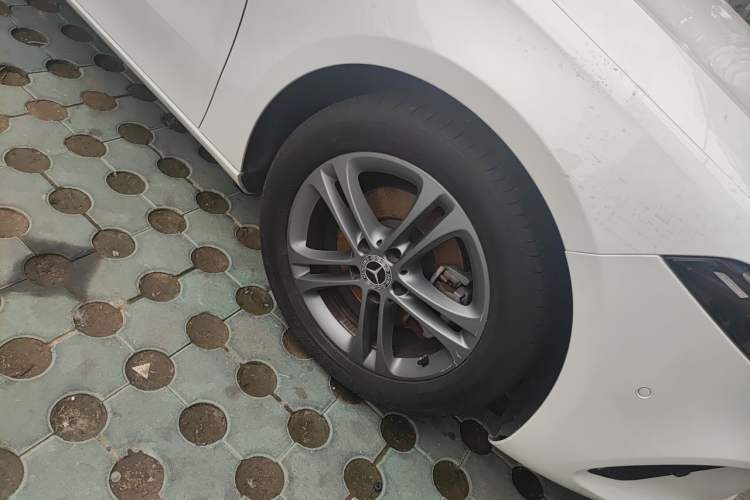 Used Mercedes-Benz A-Class 2019 Revised A 200 L Right Front Wheel Hub