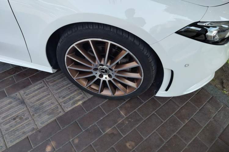 Used Mercedes-Benz A-Class 2019 A 200 L Sport Sedan First Edition Special Edition Right Front Wheel Hub