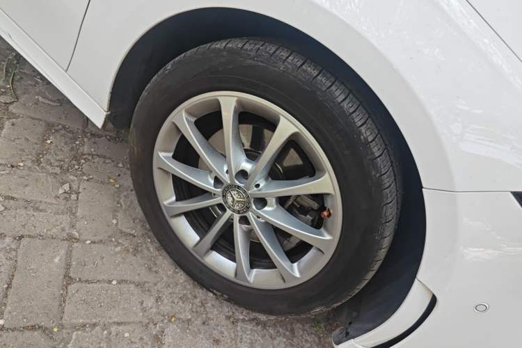 Used Mercedes-Benz A-Class 2019 A 200 L Sport Sedan Right Front Wheel Hub