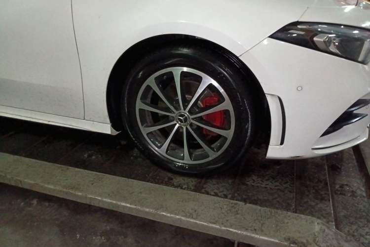 Used Mercedes-Benz A-Class 2019 A 200 L Sport Sedan Right Front Wheel Hub