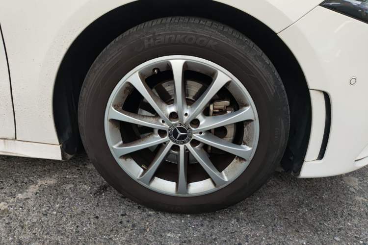Used Mercedes-Benz A-Class 2019 A 200 L Sport Sedan First Edition Special Edition Right Front Wheel Hub