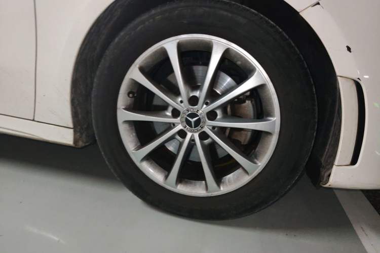 Used Mercedes-Benz A-Class 2019 A 200 L Sport Sedan Right Front Wheel Hub