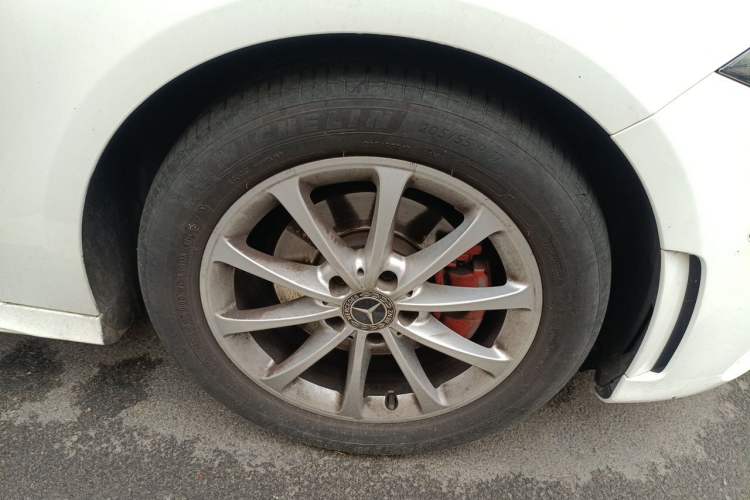 Used Mercedes-Benz A-Class 2019 A 200 L Sport Sedan Right Front Wheel Hub