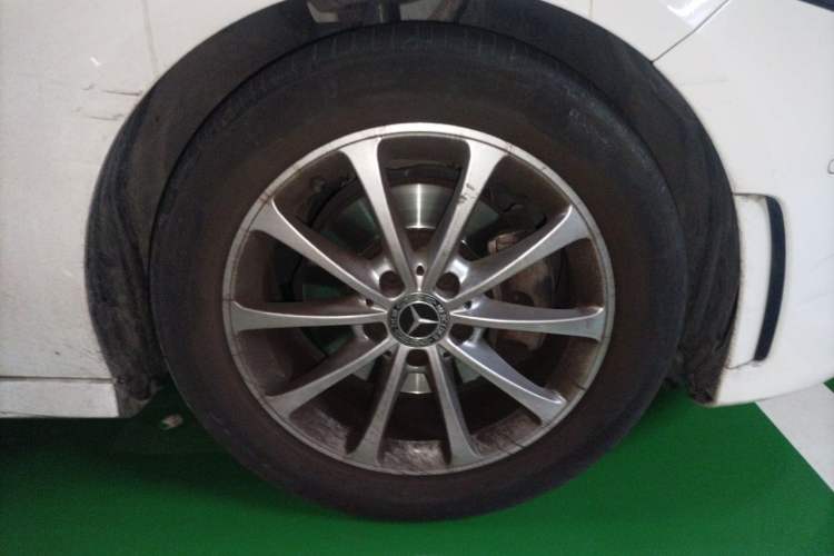 Used Mercedes-Benz A-Class 2019 A 200 L Sport Sedan Right Front Wheel Hub