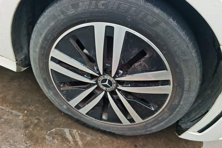 Used Mercedes-Benz A-Class 2019 A 180 L Sport Sedan Right Front Wheel Hub