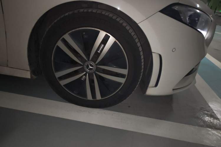 Used Mercedes-Benz A-Class 2019 A 180 L Sport Sedan Right Front Wheel Hub