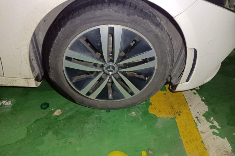 Used Mercedes-Benz A-Class 2019 A 180 L Sport Sedan Right Front Wheel Hub