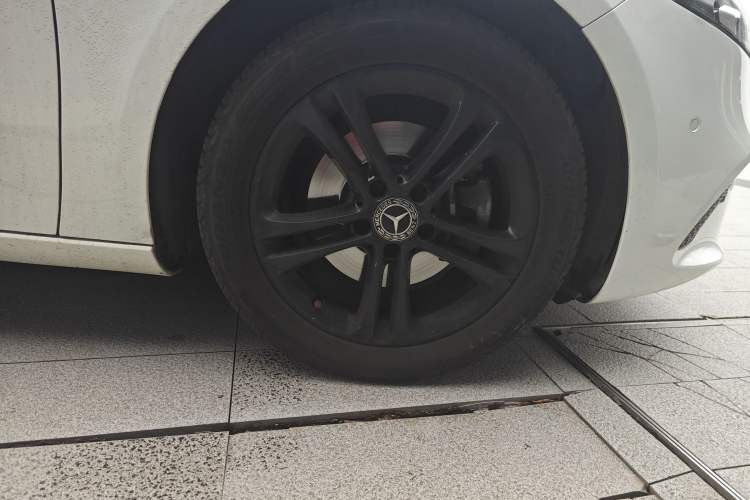 Used Mercedes-Benz A-Class 2019 A 200 L Right Front Wheel Hub