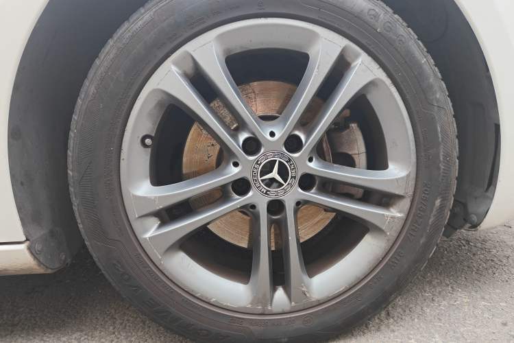 Used Mercedes-Benz A-Class 2019 A 200 Dynamic Edition Right Front Wheel Hub