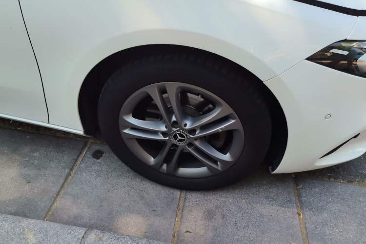 Used Mercedes-Benz A-Class 2019 A 200 L Right Front Wheel Hub