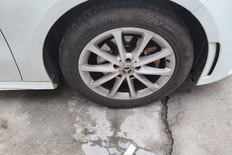 Used Mercedes-Benz A-Class 2019 A 200 L Sport Sedan Right Front Wheel Hub