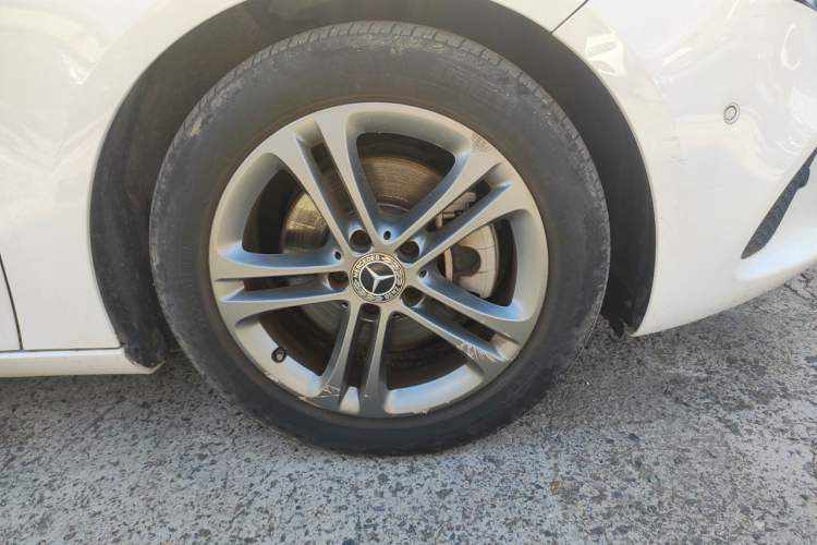 Used Mercedes-Benz A-Class 2019 A 200 Dynamic Edition Right Front Wheel Hub