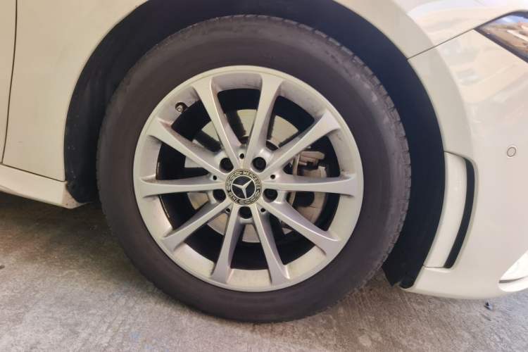 Used Mercedes-Benz A-Class 2019 Restyled A 200 L Sport Sedan Right Front Wheel Hub