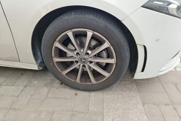 Used Mercedes-Benz A-Class 2019 A 200 L Sport Sedan Right Front Wheel Hub