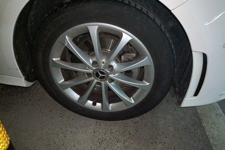 Used Mercedes-Benz A-Class 2019 Restyled A 200 L Sport Sedan Right Front Wheel Hub