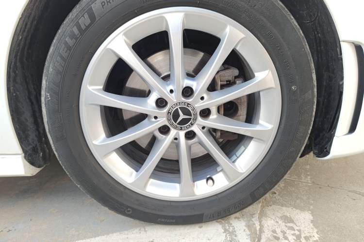 Used Mercedes-Benz A-Class 2019 A 200 L Sport Sedan Right Front Wheel Hub