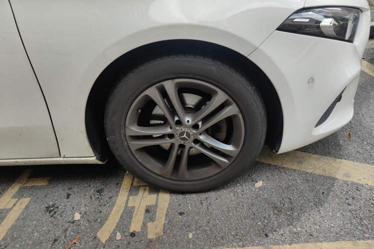 Used Mercedes-Benz A-Class 2019 A 200 Dynamic Edition Right Front Wheel Hub