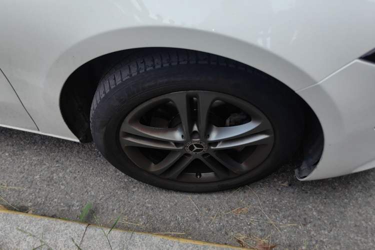 Used Mercedes-Benz A-Class 2019 A 200 Dynamic Edition Right Front Wheel Hub