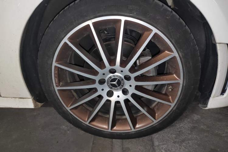 Used Mercedes-Benz A-Class 2019 A 200 L Sport Sedan First Edition Special Edition Right Front Wheel Hub