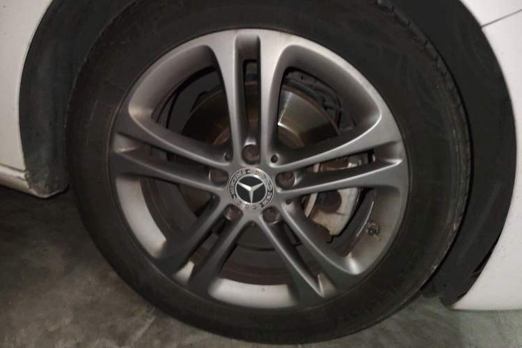 Used Mercedes-Benz A-Class 2019 A 200 L Right Front Wheel Hub