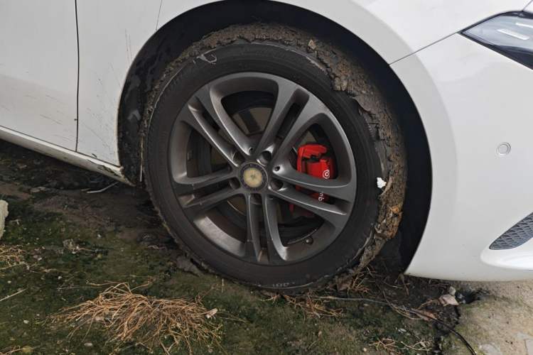 Used Mercedes-Benz A-Class 2019 A 200 Dynamic Edition Right Front Wheel Hub