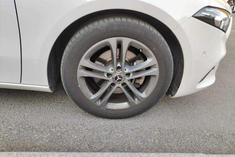 Used Mercedes-Benz A-Class 2019 A 200 Dynamic Edition Right Front Wheel Hub