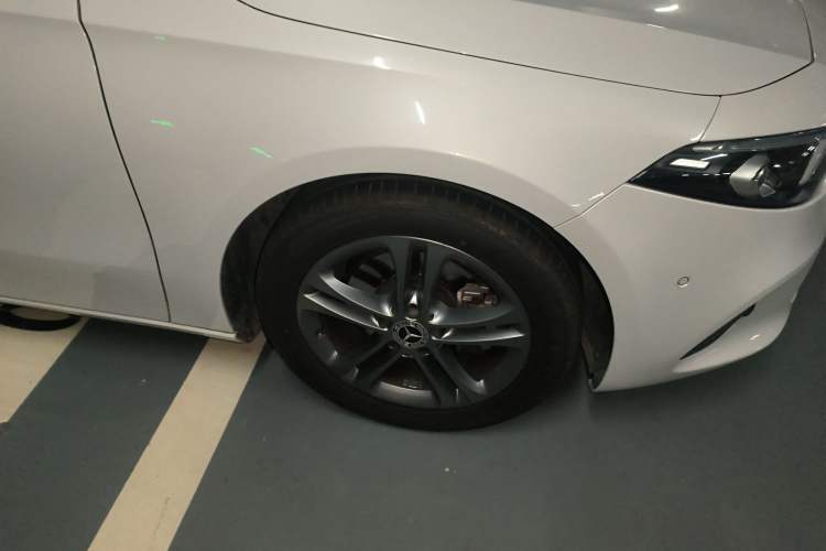 Used Mercedes-Benz A-Class 2019 A 200 Dynamic Edition Right Front Wheel Hub