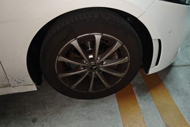 Used Mercedes-Benz A-Class 2019 A 200 L Sport Sedan Right Front Wheel Hub