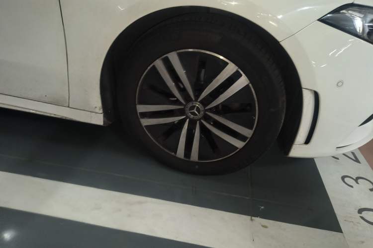 Used Mercedes-Benz A-Class 2019 A 180 L Right Front Wheel Hub