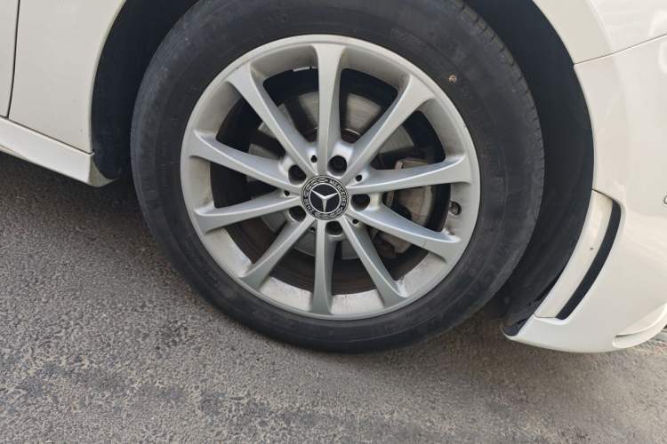 Used Mercedes-Benz A-Class 2019 A 200 L Sport Sedan Right Front Wheel Hub