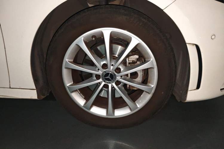 Used Mercedes-Benz A-Class 2019 Restyled A 200 L Sport Sedan Right Front Wheel Hub