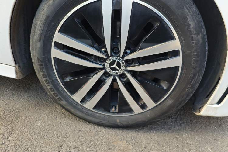 Used Mercedes-Benz A-Class 2019 A 180 L Sport Sedan Right Front Wheel Hub