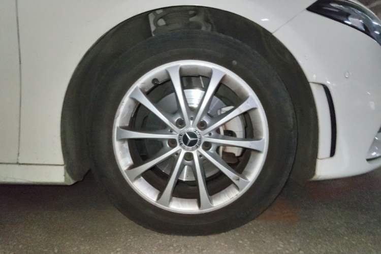 Used Mercedes-Benz A-Class 2019 A 200 L Sport Sedan Right Front Wheel Hub