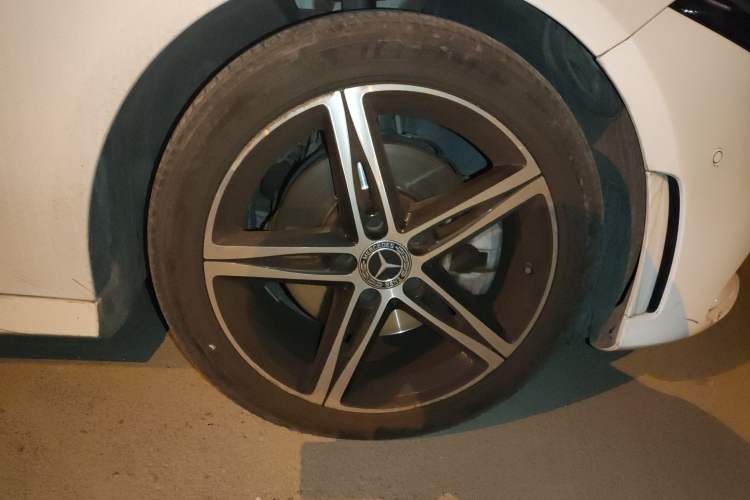 Used Mercedes-Benz A-Class 2019 A 220 L 4MATIC Sport Sedan Right Front Wheel Hub