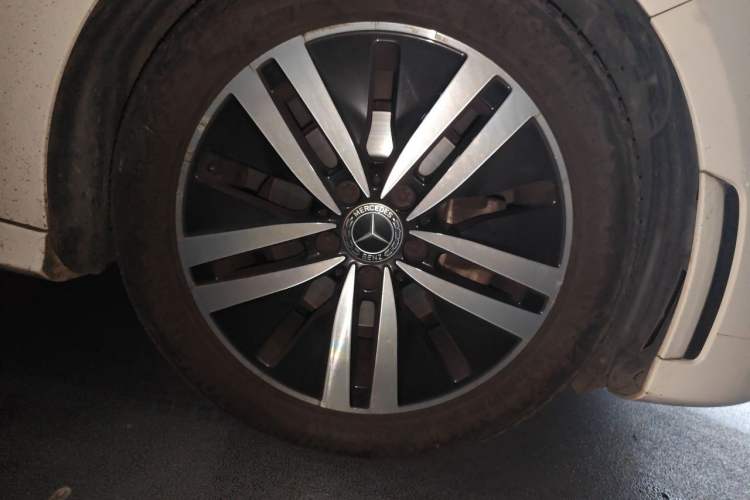 Used Mercedes-Benz A-Class 2019 A 180 L Sport Sedan Right Front Wheel Hub
