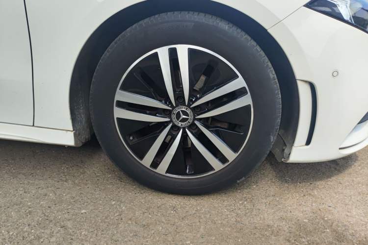 Used Mercedes-Benz A-Class 2019 A 180 L Sport Sedan Right Front Wheel Hub