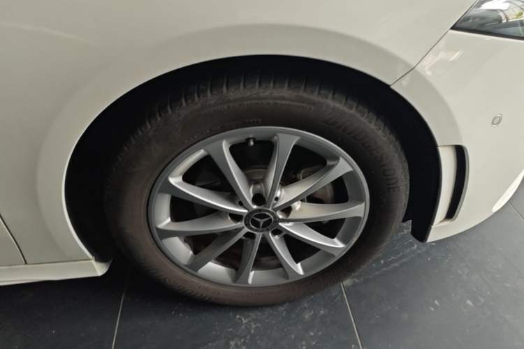 Used Mercedes-Benz A-Class 2019 A 200 L Sport Sedan Right Front Wheel Hub