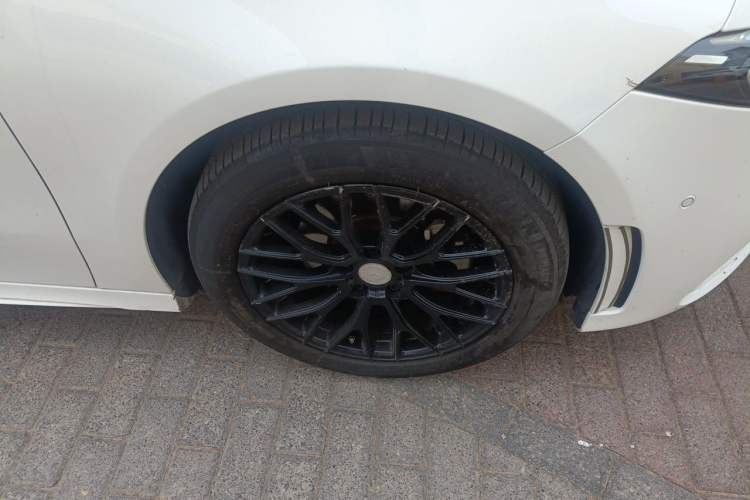 Used Mercedes-Benz A-Class 2019 A 200 L Sport Sedan Right Front Wheel Hub