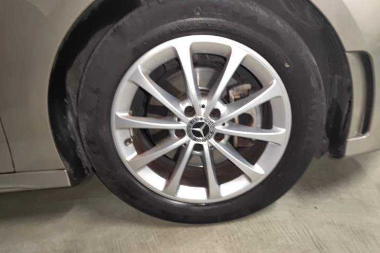 Used Mercedes-Benz A-Class 2019 A 200 L Sport Sedan Right Front Wheel Hub