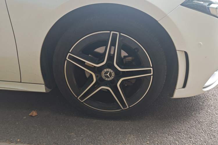 Used Mercedes-Benz A-Class 2019 A 200 L Sport Sedan Right Front Wheel Hub