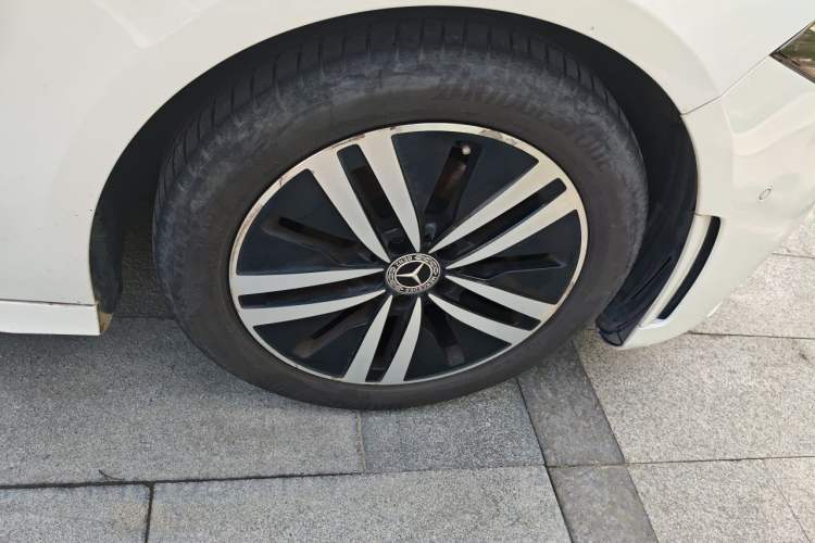 Used Mercedes-Benz A-Class 2019 A 180 L Sport Sedan Right Front Wheel Hub
