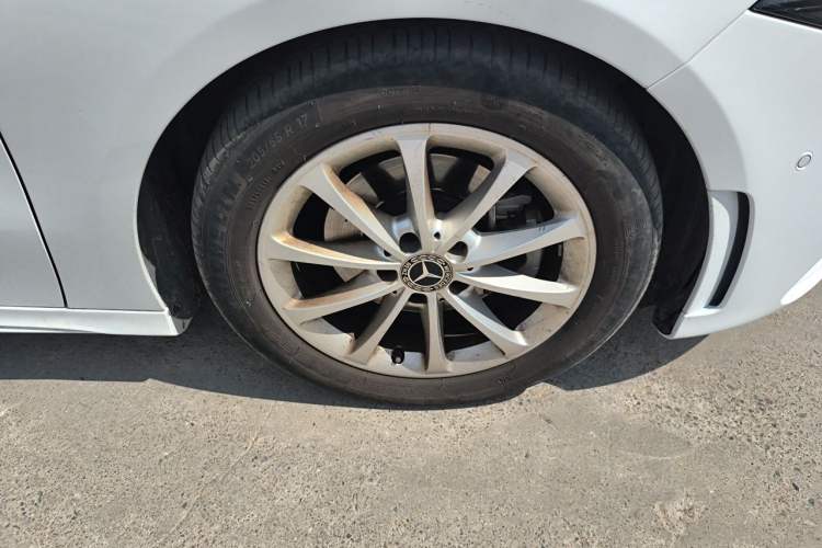 Used Mercedes-Benz A-Class 2019 Revised A 200 L Right Front Wheel Hub