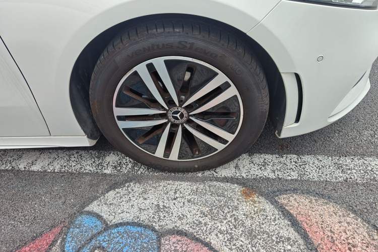 Used Mercedes-Benz A-Class 2019 Restyled A 180 L Sport Sedan Right Front Wheel Hub